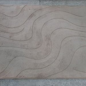 Lote siguiente: Alfombra Beige con Diseño Ondulado y Antideslizante 1.80 x 1.20 m