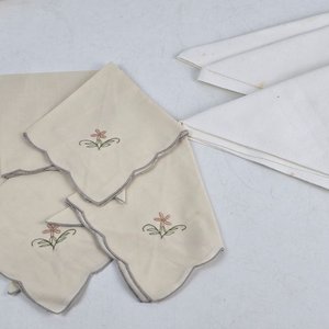 Manteles y Servilletas Textiles Blancos y Beige con Bordados Florales - imagen 2