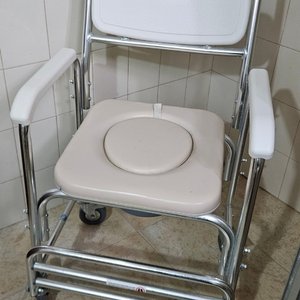 Lote siguiente: Silla de Ducha Elevadora para Inodoro con Frenos y Ruedas