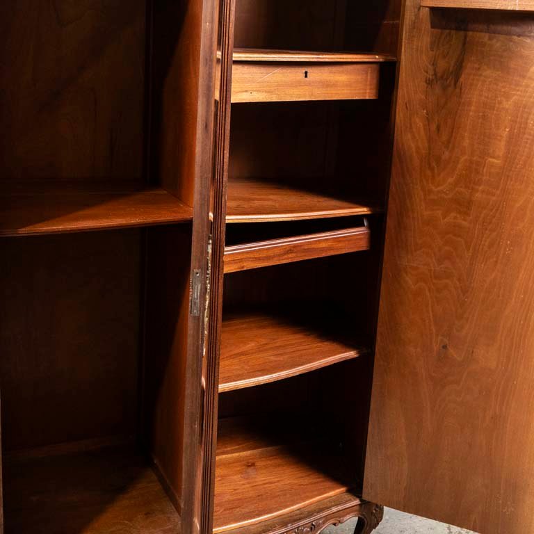 Ropero con estilo Luis XV y detalles de marquetería - imagen 2