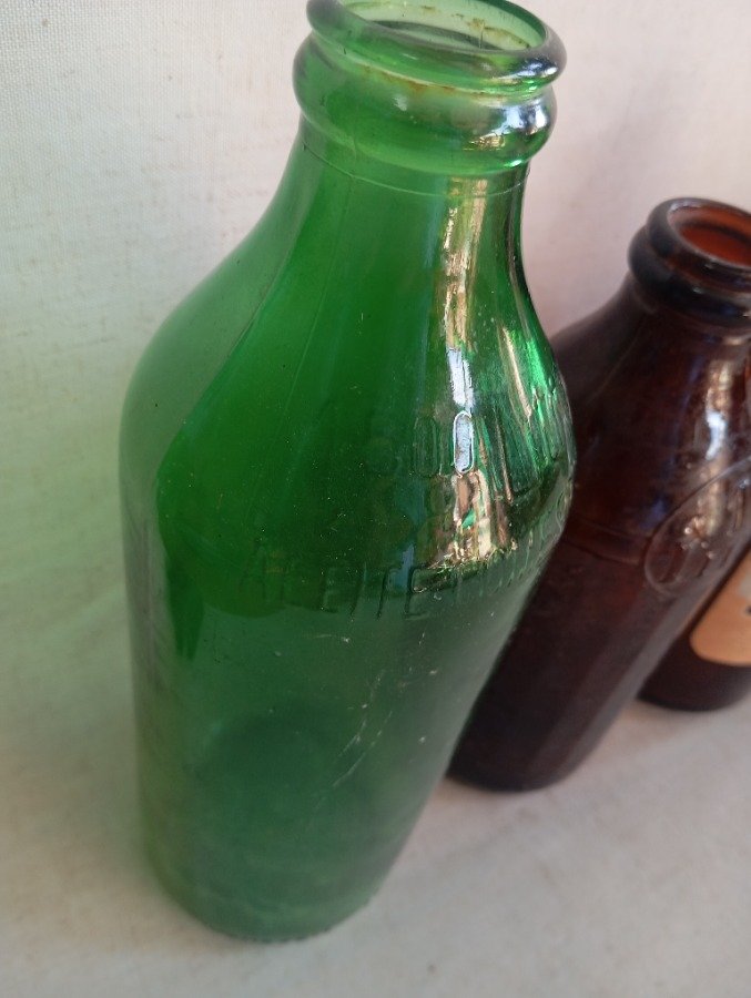 Colección de botellas variadas en buen estado - imagen 3