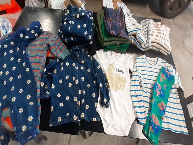 Lote de Ropa Infantil: Prendas Variadas para Niños