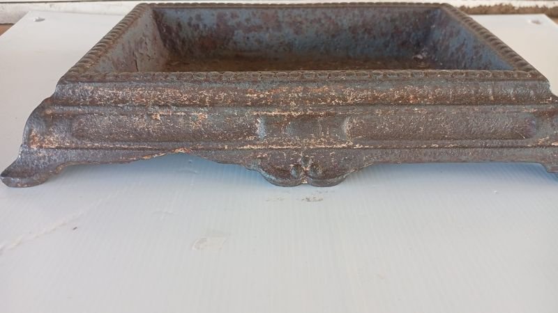 Salivero antiguo de hierro para almacenamiento - imagen 2