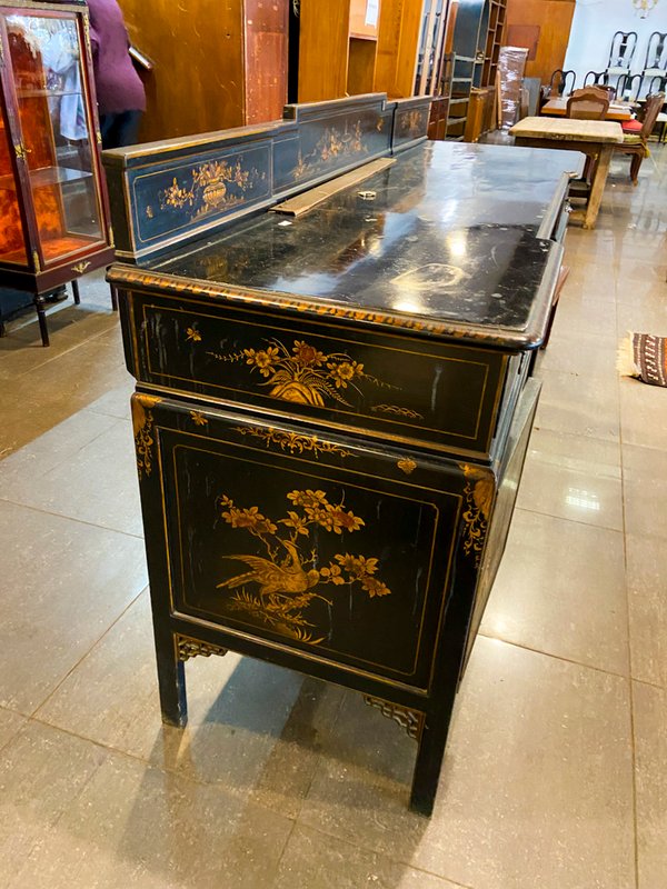 Mueble Chino Lacado Negro con Decoración Dorada de Pájaros y Flores - imagen 1
