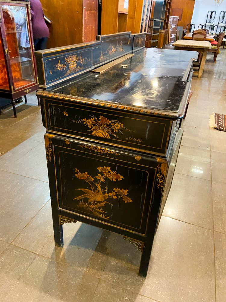 Mueble Chino Lacado Negro con Decoración Dorada de Pájaros y Flores