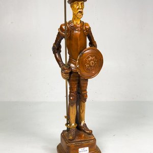 Figura de Caballero en Madera Tallada con Escudo y Espada - 45 cm - imagen 1