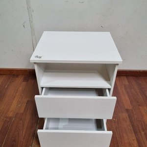 L 978 - Moderna mesa de luz con estante abierto y dos cajones inferiores en color blanco (Medidas 46x39x62cm) - imagen 2