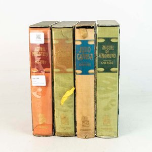 Lote anterior: 4 Tomos de Obras Literarias Clásicas: Unamuno, Camba, Priestley y Steinbeck