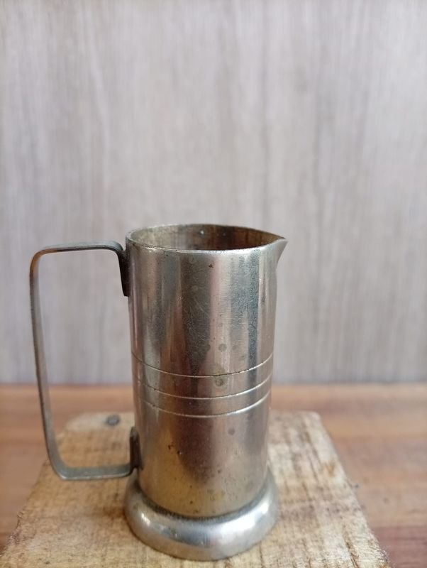 Medida de Whisky Antigua de Metal