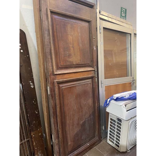 Puerta de Cedro Antigua con Marco y Detalles de Madera - imagen 1