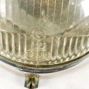 Dos Focos de Auto Vintage y Matrícula Antigua de Montevideo - imagen 4