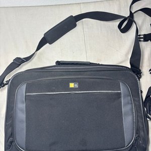 Lote de Bolsos, Maletines y Mochilas Negras Variadas - imagen 16