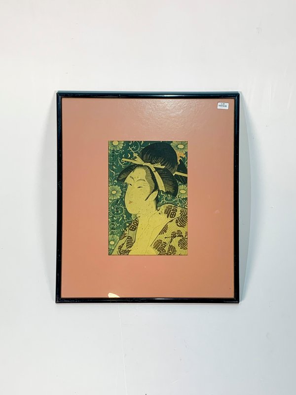 Cuadro Estampa Japonesa: Retrato de Dama con Fondo Floral y Paspartú Rosado - imagen 1