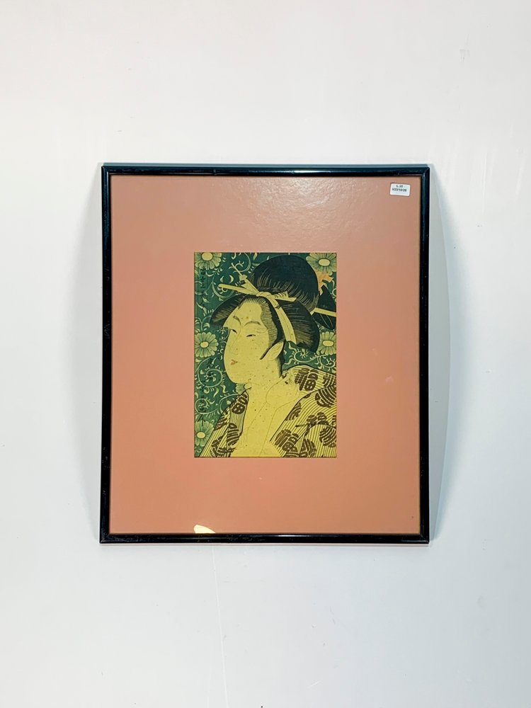 Cuadro Estampa Japonesa: Retrato de Dama con Fondo Floral y Paspartú Rosado