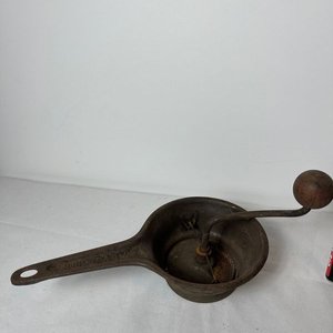 Molinillo de Legumbres Antiguo de Hierro Fundido - imagen 5