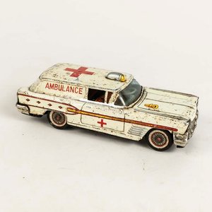 Ambulancia de chapa litografiada marca Bandai made in Japan - Medidas: 16cm - imagen 2