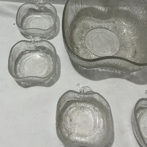 Ponchera y 6 Compoteras de Vidrio Prensado Diseño Manzana - imagen 3