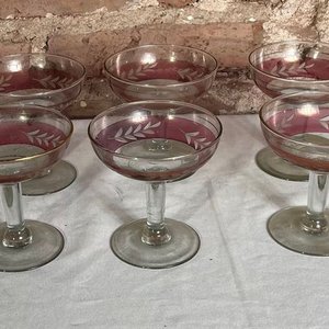 Lote anterior: Juego de 6 Copas de Cristal Labrado con Detalle Rosa y Dorado