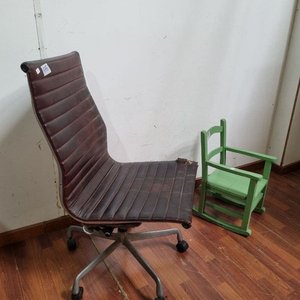 Silla de Oficina Giratoria Marrón con Base y Silla Infantil Verde - imagen 3