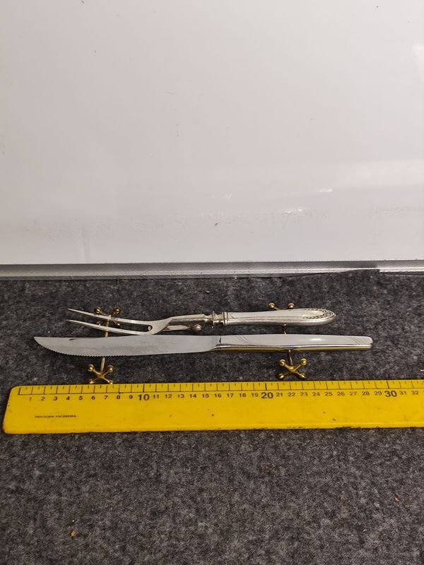 Juego de Cuchillo y Tenedor Trinche con Soportes de Bronce - imagen 1