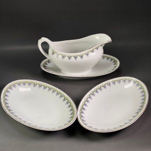 Salsera y Fuentes Ovaladas Limoges con Diseño Floral