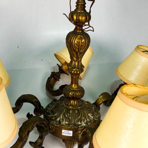 Araña de Bronce Labrado con Seis Luces y Pantallas - imagen 3