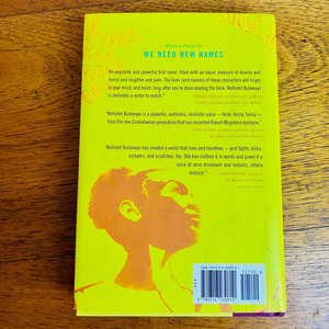 Libro "We Need New Names" de NoViolet Bulawayo, Tapa Dura - imagen 2