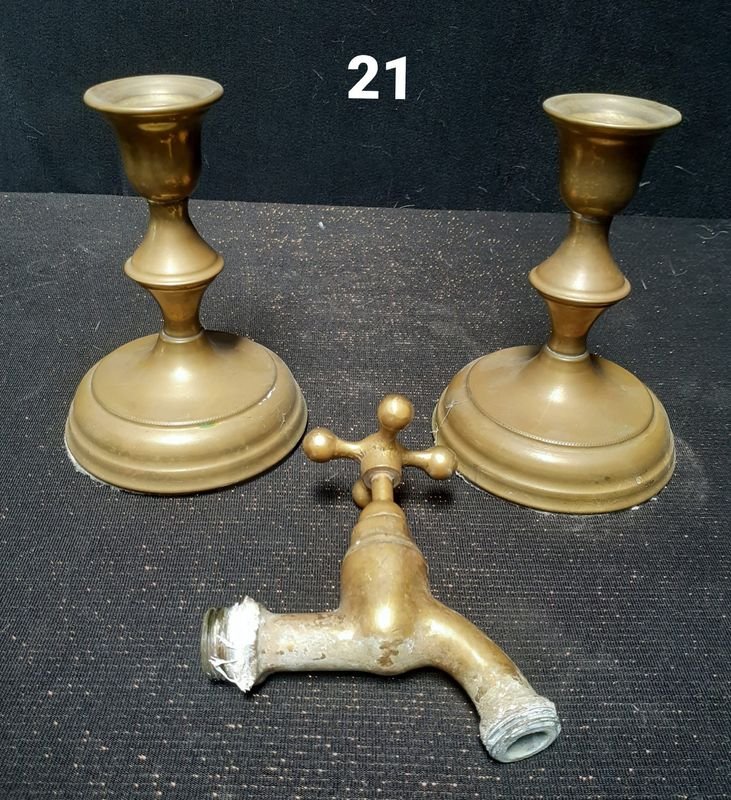 Lote siguiente: CANDELABROS Y CANILLA