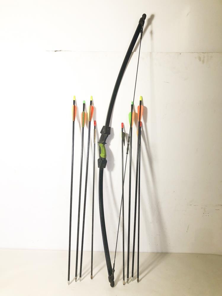 Arco y Flechas Barnett con Ocho Unidades