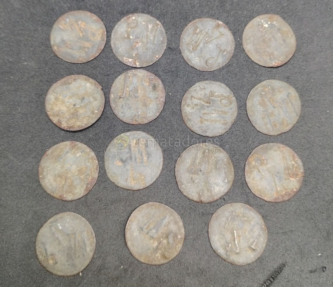 Lote de 12 Monedas Antiguas Desgastadas