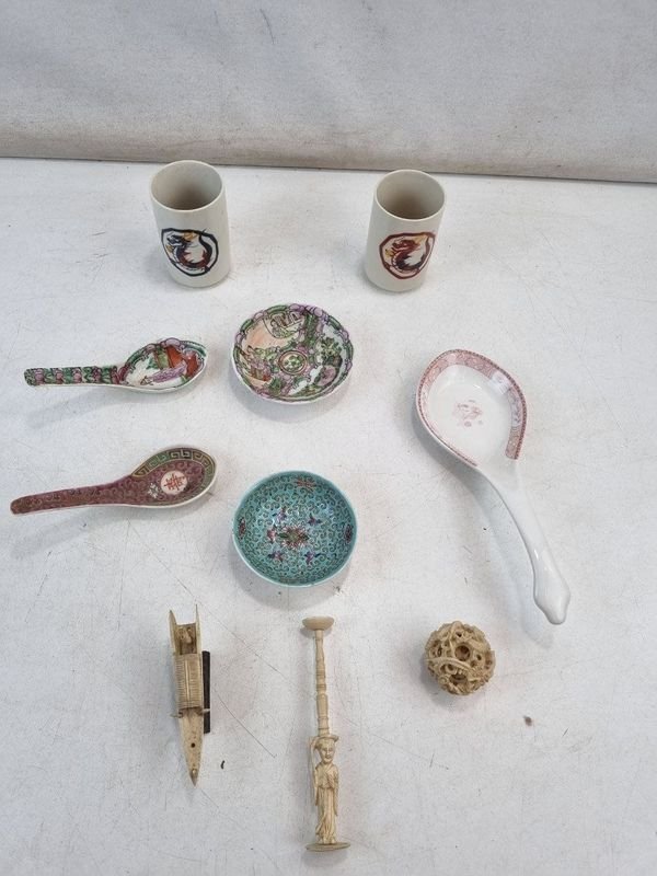 Lote de Piezas Orientales: Cuencos, Cucharas y Figuras en Marfil Vegetal - imagen 1