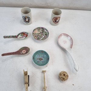 Lote anterior: Lote de Piezas Orientales: Cuencos, Cucharas y Figuras en Marfil Vegetal