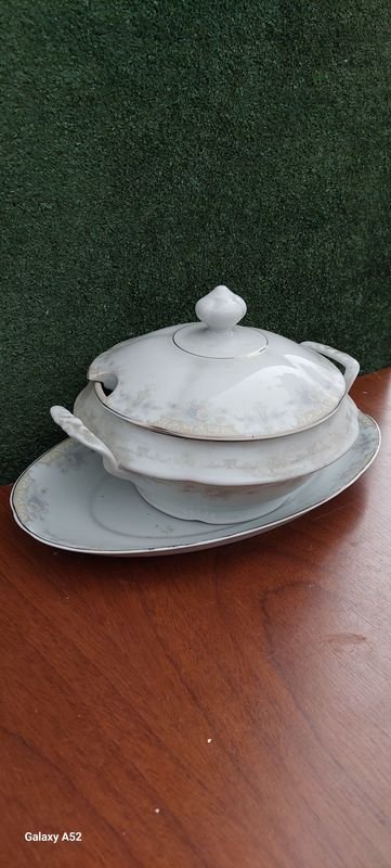 Servicio de mesa en porcelana y metal - imagen 12