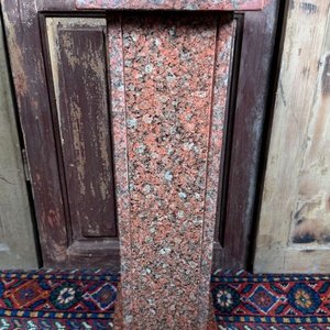Pedestal de Granito Rosa y Negro - imagen 1