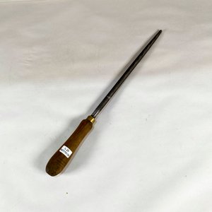 Lote siguiente: Antigua Lima con Cabo de Madera y Virola de Bronce - 47 cm