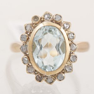 Lote anterior: Anillo de Oro 18k con Aguamarina Central y Diamantes Alrededor