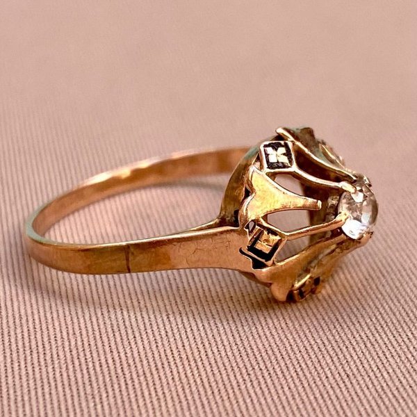 Anillo de oro antiguo con diseño delicado y piedra central - imagen 4