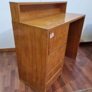 Escritorio de Madera con Bandeja Superior y Cajonera Integrada - imagen 3
