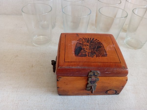 Caja de madera con 8 vasos claros - imagen 3