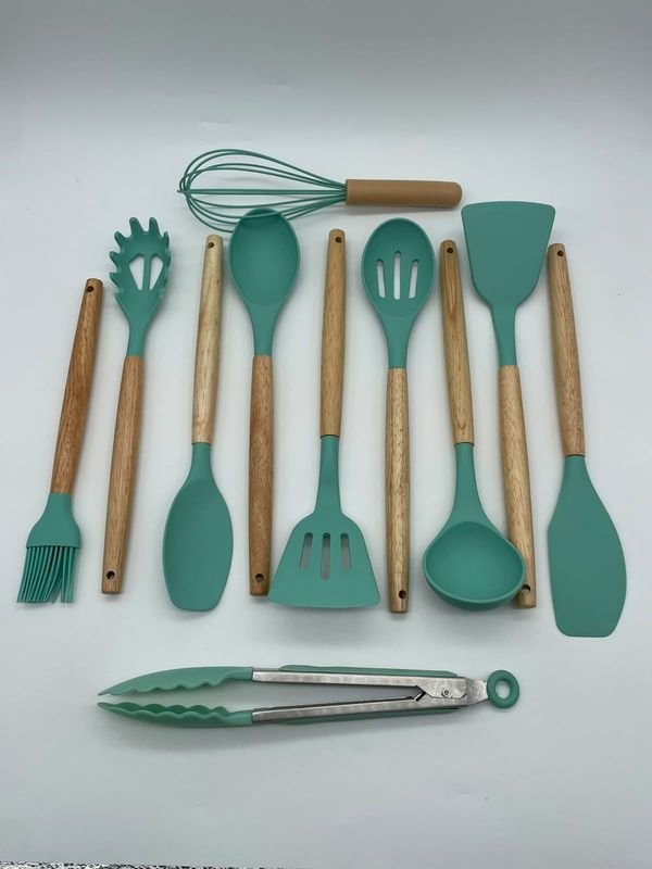 Set de 12 Utensilios de Cocina de Silicona y Madera