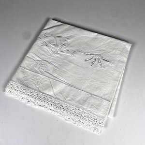 Lote siguiente: Mantel de Hilo Calado con Bordado y Encaje Blanco 1.10 x 1.10 mts