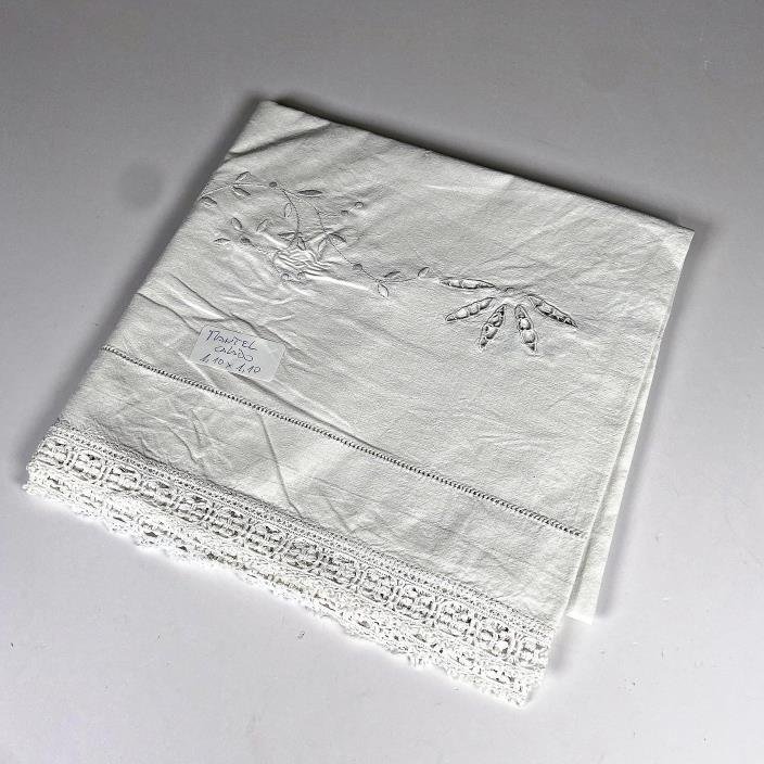 Mantel de Hilo Calado con Bordado y Encaje Blanco 1.10 x 1.10 mts