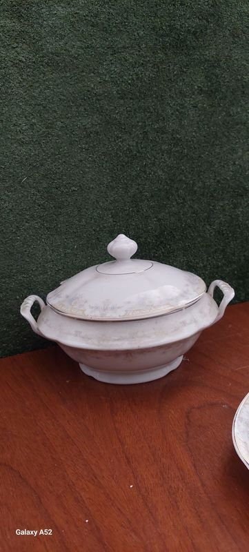 Servicio de mesa en porcelana y metal - imagen 16