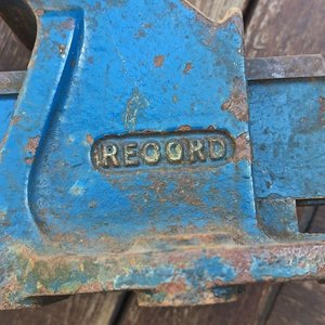 Morsa de banco Record Inglesa , cuerpo de fundición, mordazas y manivela de ajuste - imagen 4