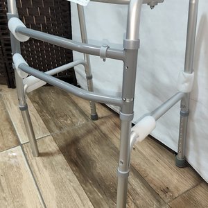 Andador Plegable de Aluminio, Altura Regulable, Nuevo - imagen 5