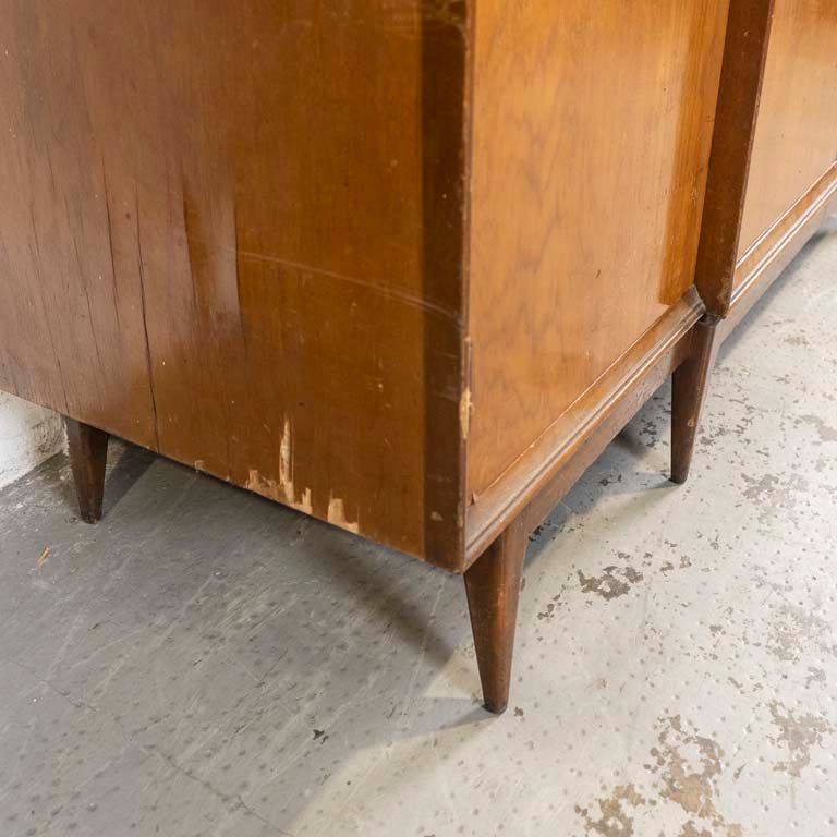 Mueble de madera americano con cuatro puertas y detalles en el lustre - imagen 2