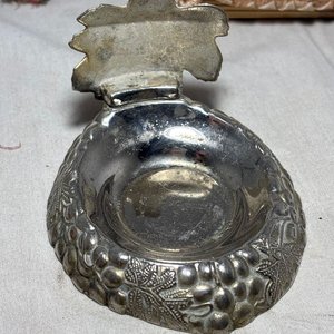 Lote de Adornos y Cajas Antiguas: Bicicletas de Hierro, Ceniceros y Estuches Decorativos - imagen 20
