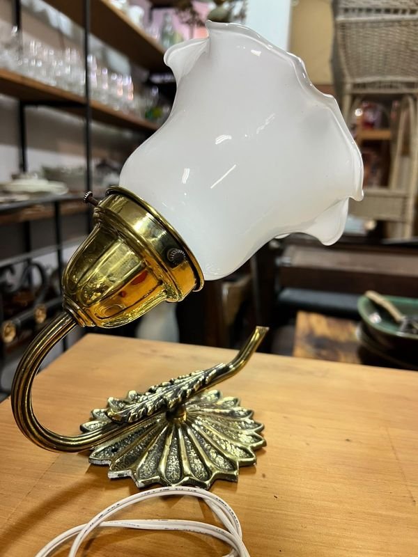 Lámpara de Mesa Bronce y Vidrio Opalino Estilo Hoja