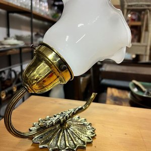 Lote siguiente: Lámpara de Mesa Bronce y Vidrio Opalino Estilo Hoja