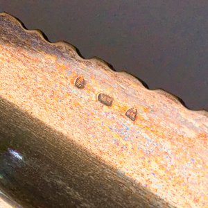 Bandeja Rectangular de Metal con Bordes Labrados y Asas Decorativas - imagen 5